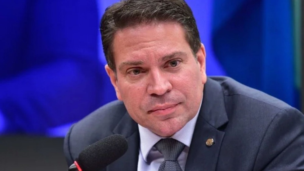 STF decreta prisão de Alexandre Ramagem após saída clandestina do país