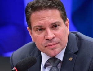 STF decreta prisão de Alexandre Ramagem após saída clandestina do país