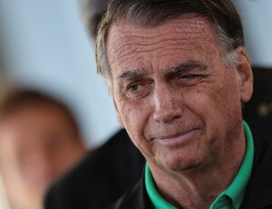 Bolsonaro tentou remover tornozeleira eletrônica e é preso preventivamente, afirma Moraes