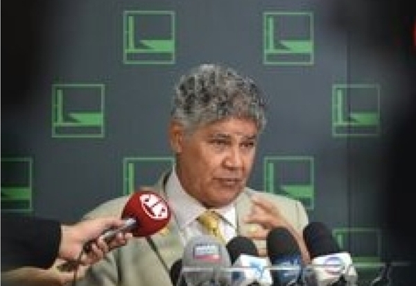 Psolista Chico Alencar quer alterar frase da bandeira do Brasil