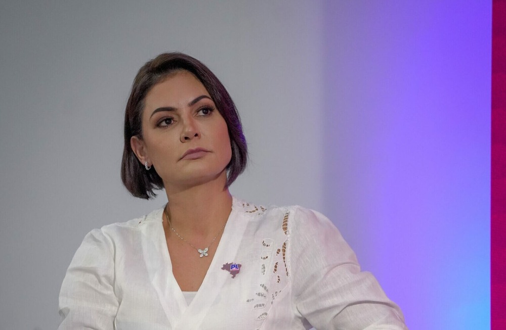 Michelle se pronuncia logo após prisão de Jair Bolsonaro