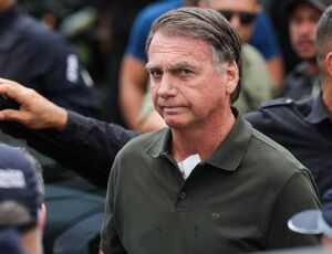 Centrão em apuros: Bolsonaro tenta romper tornozeleira, Eduardo, Zambelli e Ramagem fogem do país, e Flávio tenta reviver acampamentos de 8 de janeiro