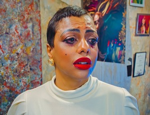 Vozes que ecoam: quando o som vira memória, luta e libertação Na jornada do dia 25 de novembro a arte encontra a causa: a cantora Nanda Black e o produtor DJ Marlboro transformam dor em resistência com um videoclipe gerado por inteligência artificial como