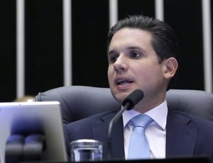 Motta rompe com líder do PT Lindbergh e agrava desgaste na relação do governo Lula com o Congresso