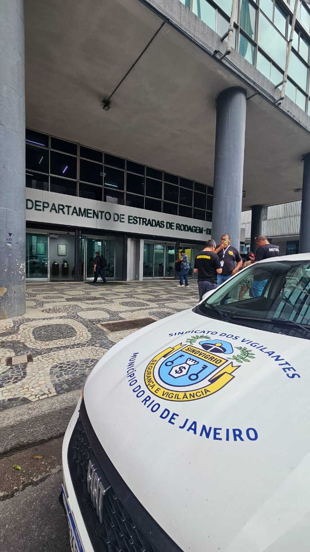 SINDVIGRIO COBRA DO DER RESCISÕES DE 200 VIGILANTES NÃO PAGAS