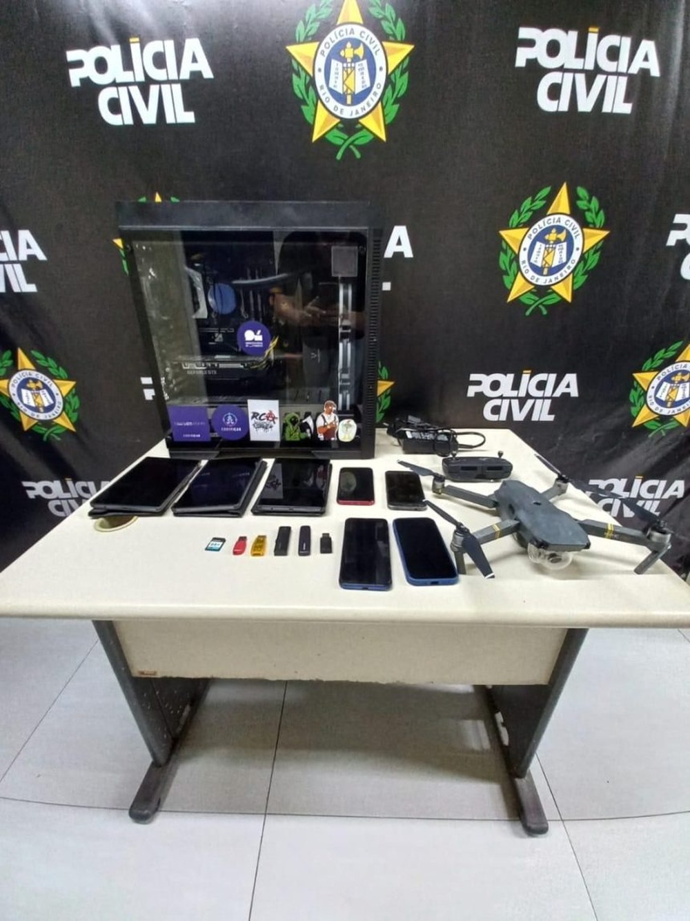 Polícia mira quadrilha de fake news e extorsão contra prefeito de Itaboraí e vice-presidente da Alerj