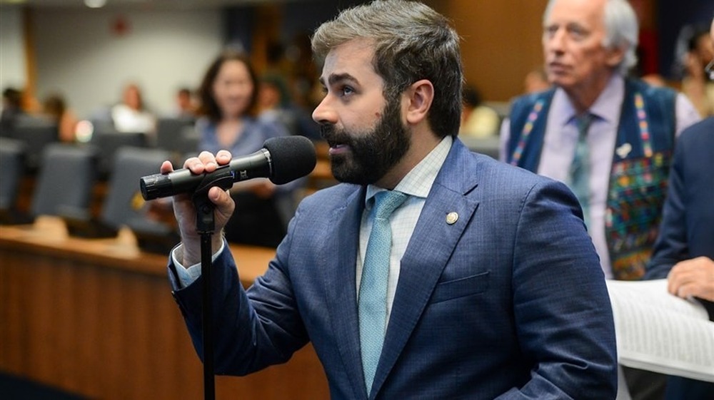  ALERJ aprova projeto de autoria do deputado Vinicius Cozzolino e desfiles de Carnaval das escolas de samba, na Marquês de Sapucaí, vai ser Patrimônio Imaterial Histórico, Cultural