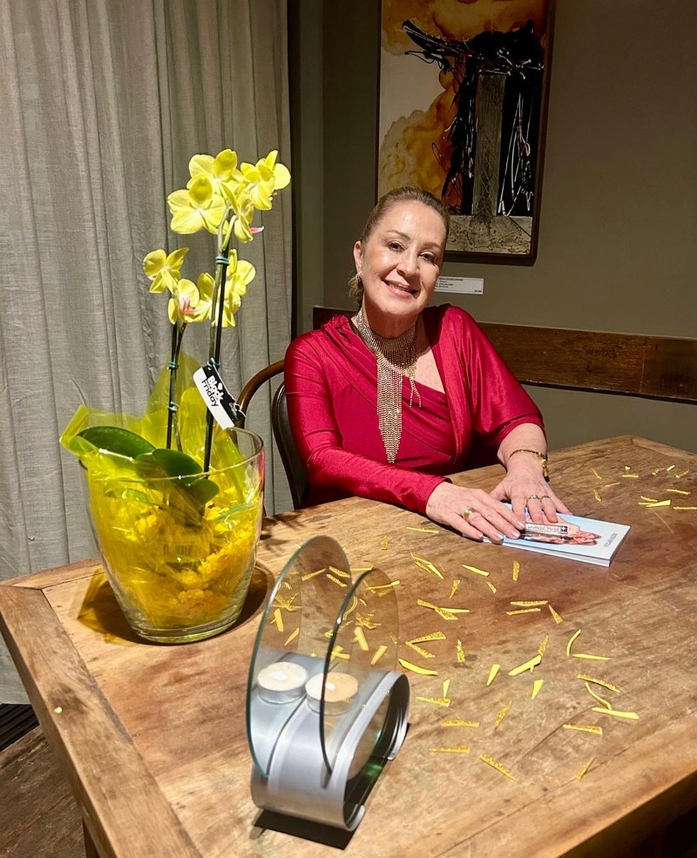 Betth Ripolli lança livro: “A Inteligência Artificial & Eu” em clima de descontração e muita emoção em noite Paulistana