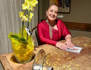 Betth Ripolli lança livro: “A Inteligência Artificial & Eu” em clima de descontração e muita emoção em noite Paulistana