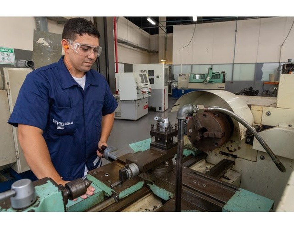 Firjan SENAI abre quase 5 mil vagas gratuitas em cursos técnicos de nível médio