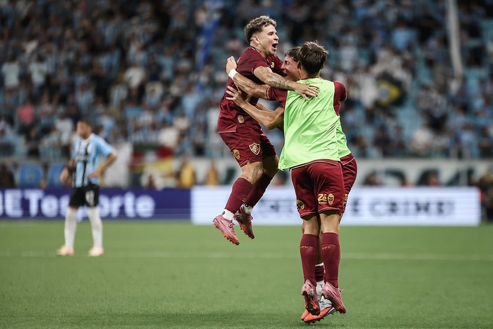 Fluminense bate o Grêmio e se aproxima de vaga direta na Libertadores