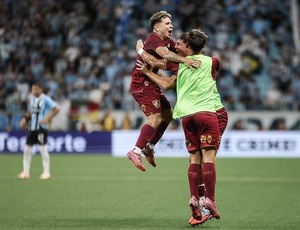 Fluminense bate o Grêmio e se aproxima de vaga direta na Libertadores
