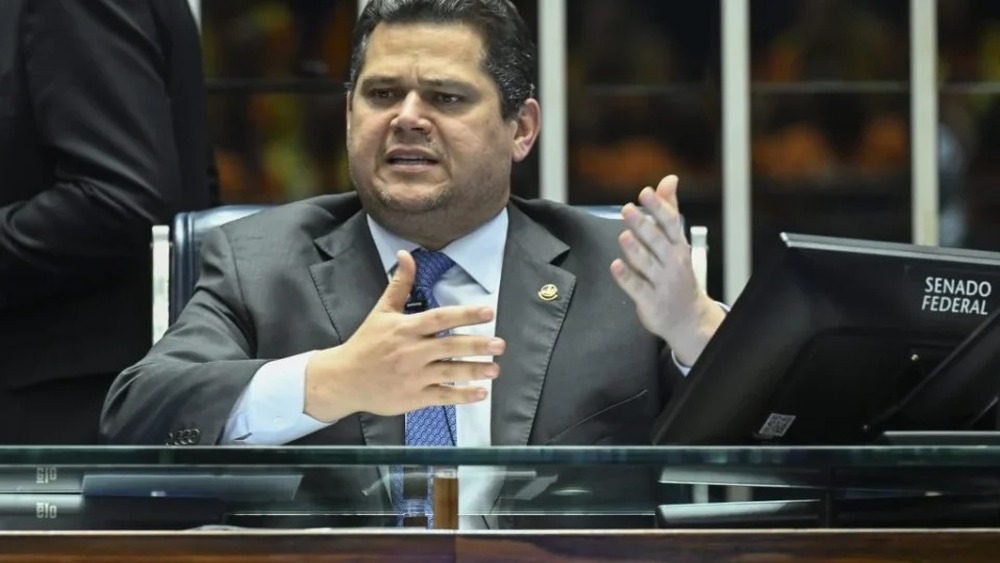 Davi Alcolumbre cancela sabatina de Messias sob risco de derrota no Plenário