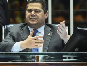 Davi Alcolumbre cancela sabatina de Messias sob risco de derrota no Plenário