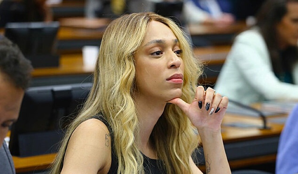 Relatório ignora proposta da deputada Erika Hilton e mantém escala 6×1