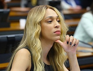 Relatório ignora proposta da deputada Erika Hilton e mantém escala 6×1