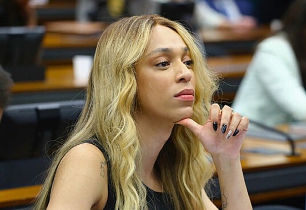 Relatório ignora proposta da deputada Erika Hilton e mantém escala 6×1