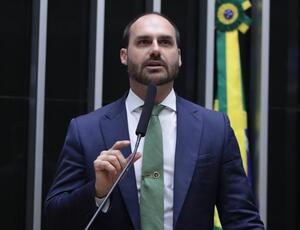 Mesmo fora do país, Eduardo Bolsonaro e Ramagem mantêm influência no orçamento