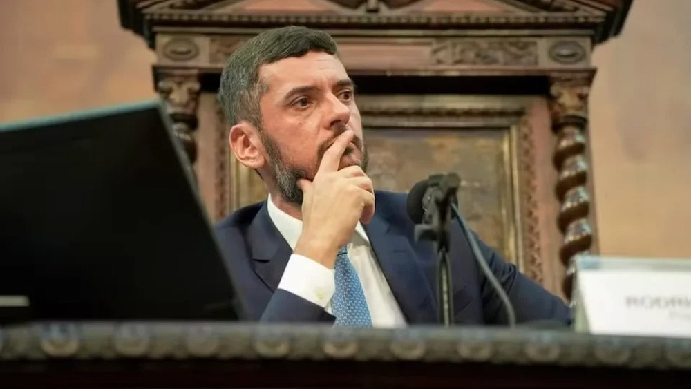 Presidente interino da Alerj convoca comissão para avaliar prisão de Bacellar