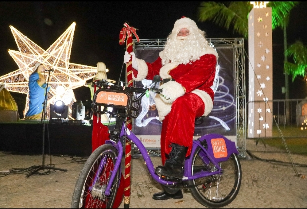 Prefeitura de Niterói inaugura iluminação do Natal Estrelado na Praça do Rádio Amador