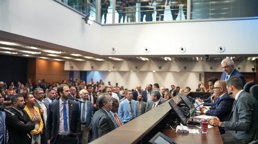 ALERJ VOTA PELA SOLTURA DO PRESIDENTE BACELLAR