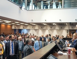 ALERJ VOTA PELA SOLTURA DO PRESIDENTE BACELLAR