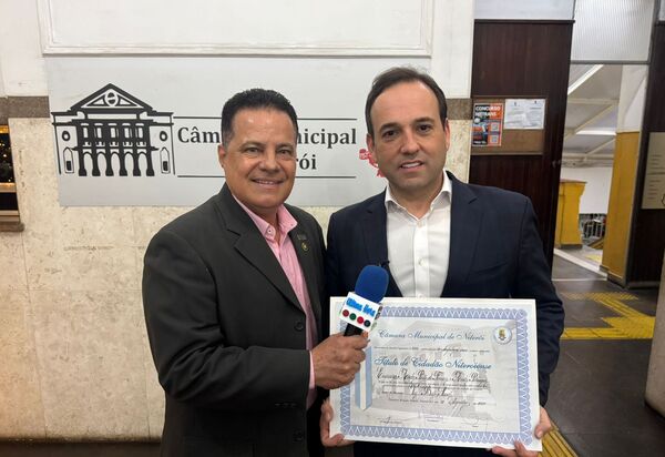 Ex-prefeito de Miguel Pereira, André Português, recebe título de Cidadão Niteroiense em cerimônia na Câmara
