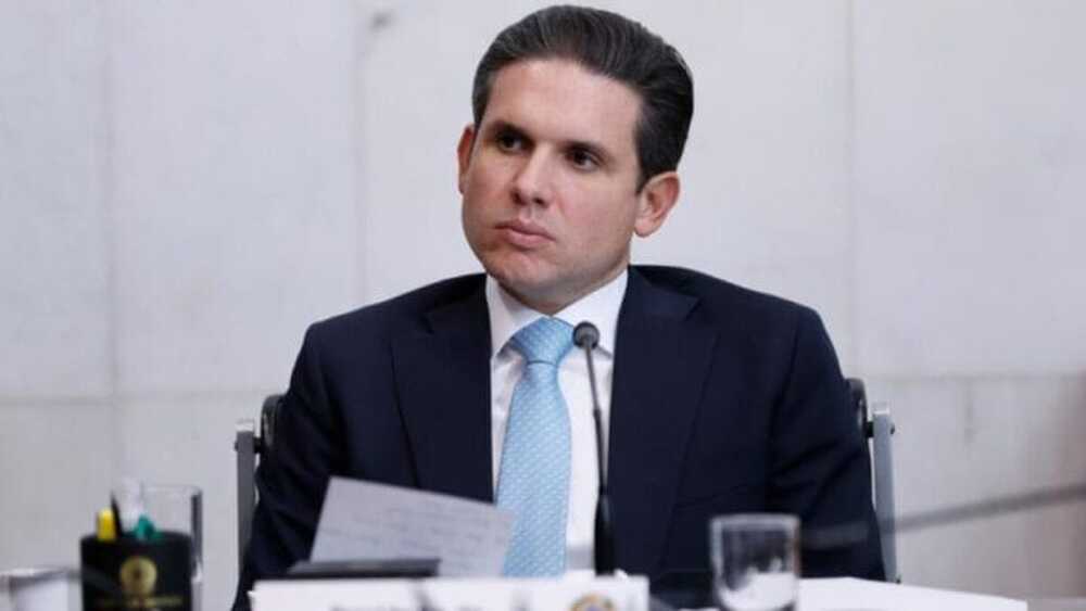 Hugo Motta reage e diz que Glauber Braga desrespeitou a Câmara