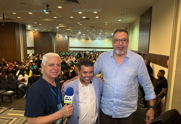 Clébio Jacaré promove 'Café com Canella' para aproximar política da população