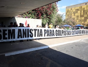 Projeto de anistia pretende acobertar criminosos que lesam a pátria, defendem juristas