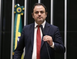 Câmara aprova suspensão por seis meses do mandato de Glauber Braga