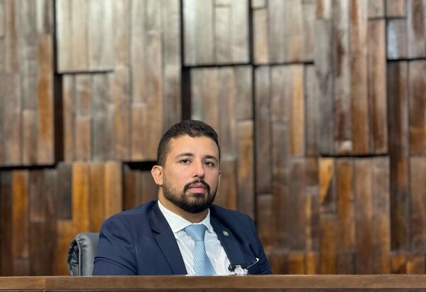 Vereadora pede fim de distribuição de quentinhas para pessoas em situação de rua e Deputado Yuri Moura reage