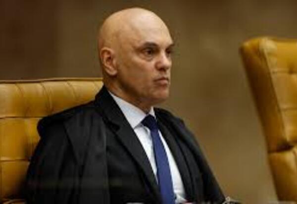 Moraes anula votação da Câmara e determina perda do mandato de Carla Zambelli