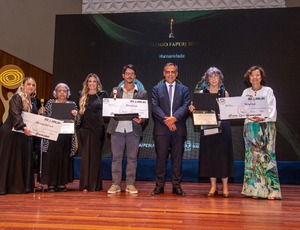 FAPERJ e SECTI premiam projetos científicos inovadores em cerimônia no Rio