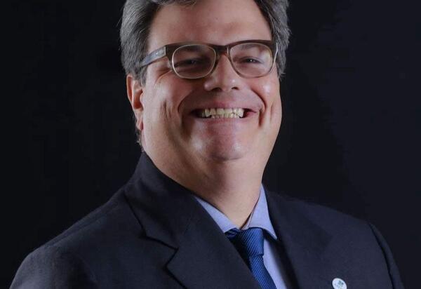 CRISTO REDENTOR ILUMINADO EM HOMENAGEM  AOS EMPRESÁRIOS CARIOCAS