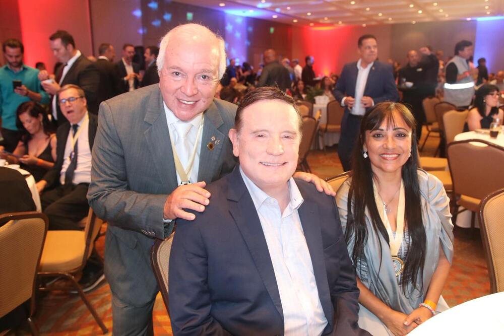 Emoção e homenagens marcaram a cerimônia de entrega da 14ª. edição do TROFÉU AIB