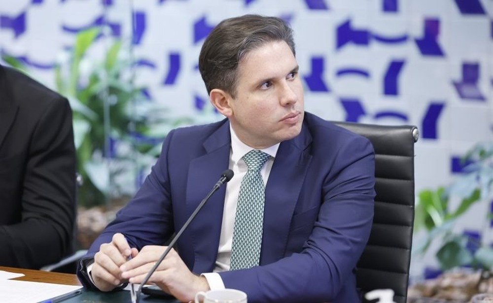 Hugo Motta amarela diante do STF e depois do teatro que fez na câmara vai empossar suplente de Zambelli na segunda