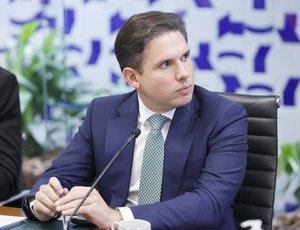 Hugo Motta amarela diante do STF e depois do teatro que fez na câmara vai empossar suplente de Zambelli na segunda