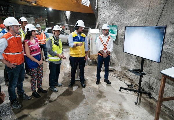 Cláudio Castro dá início às detonações de rochas na obra da estação de metrô da Gávea