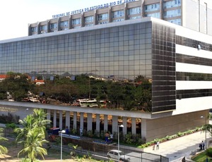 Homem é baleado ao tentar invadir o Tribunal de Justiça do Rio