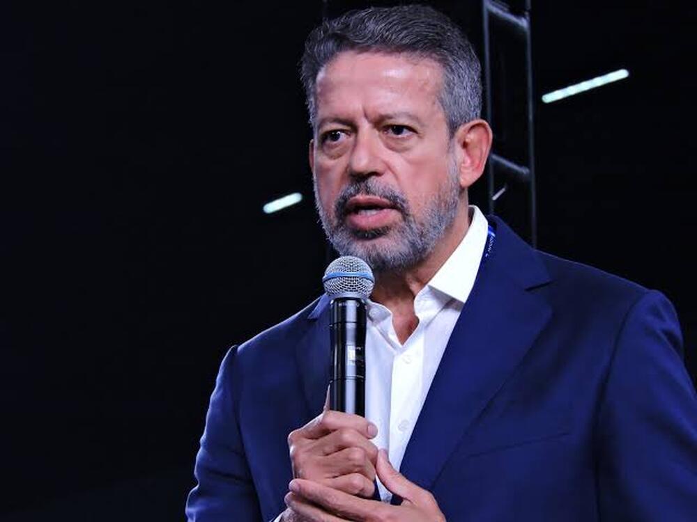 ‘Com Lira, a Câmara se transformou numa grande xepa, e houve uma liquidação que deixou no chinelo o período do orçamento secreto’, diz Josias de Souza, do UOL.