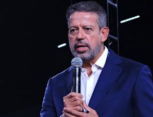 ‘Com Lira, a Câmara se transformou numa grande xepa, e houve uma liquidação que deixou no chinelo o período do orçamento secreto’, diz Josias de Souza, do UOL.