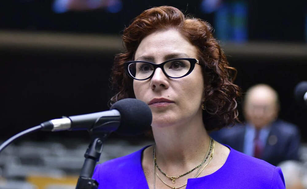 ‘Zambelli não pode renunciar a um mandato que não tem’, diz Lindbergh ao cobrar cumprimento da Constituição