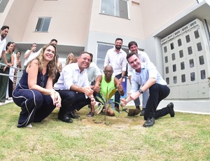 Prefeitura de Niterói e Governo Federal entregam 540 moradias populares e anunciam a construção de outras mil unidades