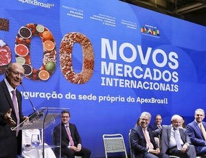 Na Apex, Geraldo Alckmin comemora recorde de exportações em 2025