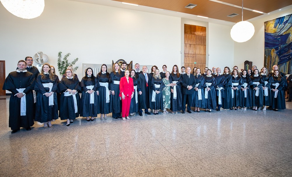 Presidente do TJRJ empossa 37 juízes removidos