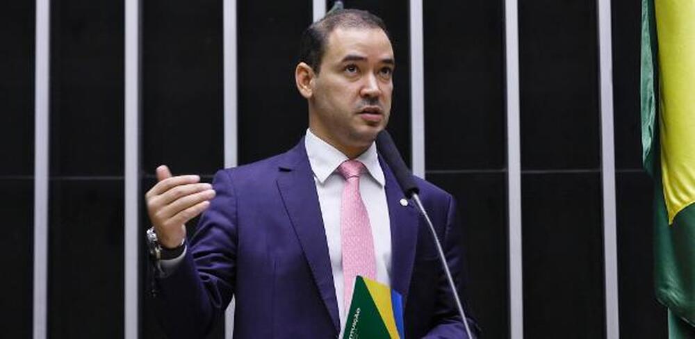 Deputado Vicentinho Júnior e esposa teriam movimentado R$ 170 milhões por meio de empresa fantasma
