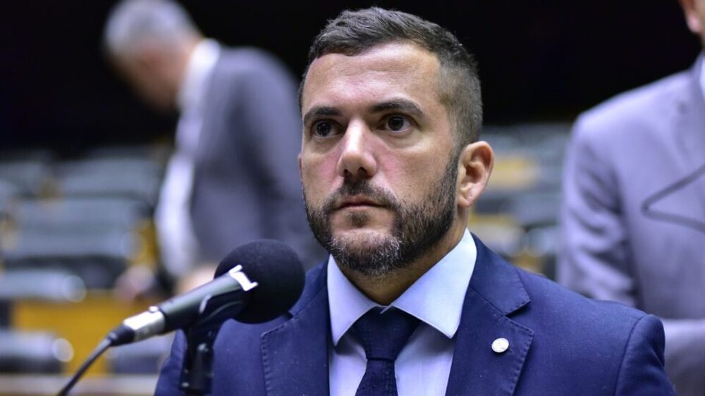 Mensagens e Depoimentos de Assessores Levaram a PF Até Sóstenes Cavalcante e Carlos Jordy