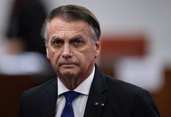 Cinco anos e quatro meses, e não dois anos e quatro meses: tempo em regime fechado para Bolsonaro após recálculo técnico do STF com base na dosimetria aprovada