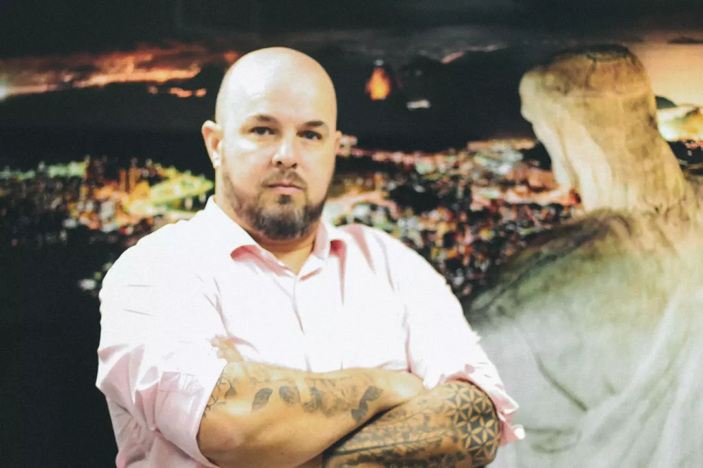 Empresário do mercado de entretenimento segue preso e terá audiência em janeiro de 2026